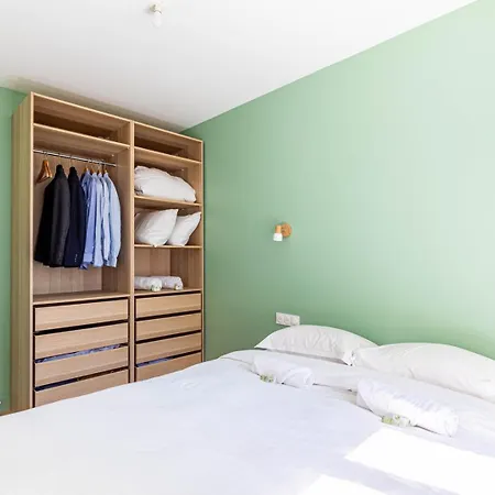 Apartment Cosy Retreat Near Attractions